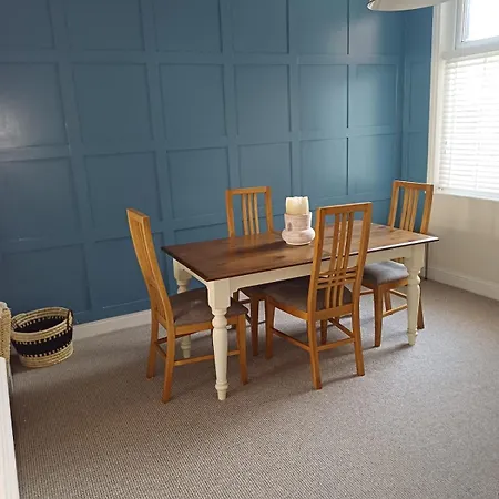 בית נופש Town Centre Terraced House *