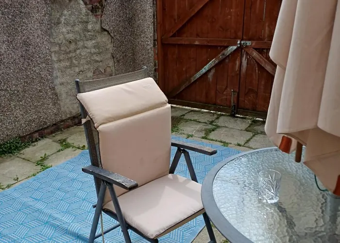 בית נופש Town Centre Terraced House גיסבורו